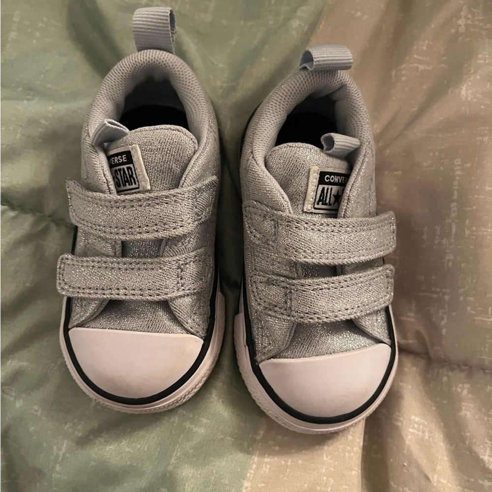 Infant Converse size 4